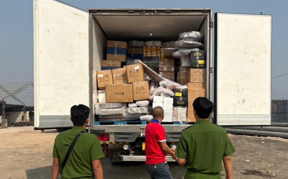 6 tấn thực phẩm mù mờ nguồn gốc, bốc mùi hôi thối chờ đi vào quán lẩu, quán nhậu 6 tấn thực phẩm mù mờ nguồn gốc, bốc mùi hôi thối chờ đi vào quán lẩu, quán nhậu