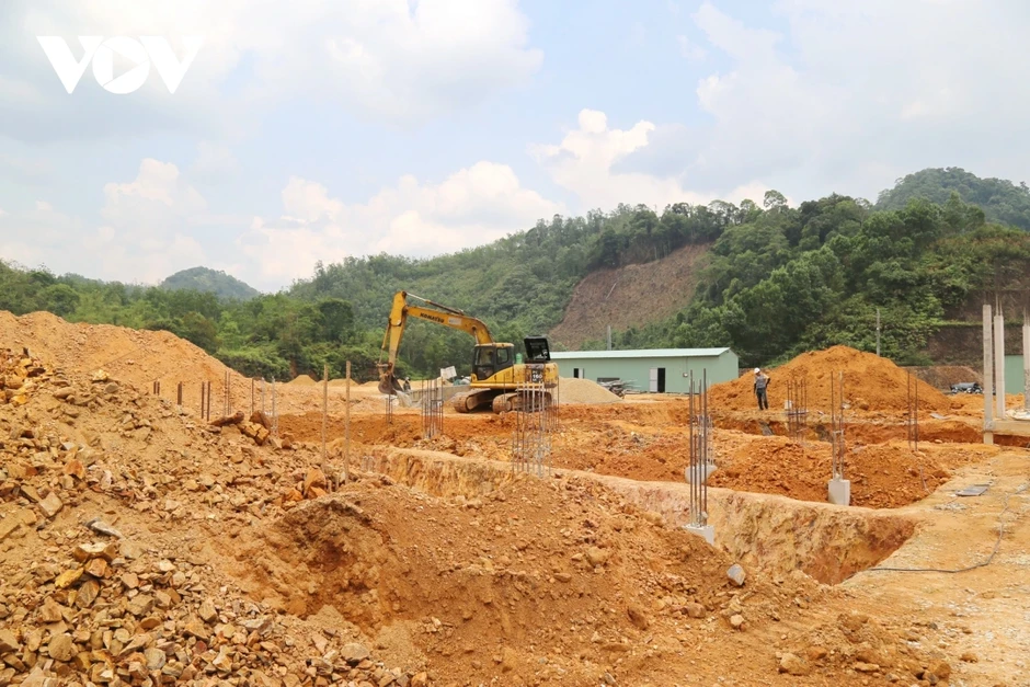 6 trường biên giới ở Đà Nẵng: Chỉ định thầu, “trải thảm” vẫn chậm tiến độ 6 trường biên giới ở Đà Nẵng: Chỉ định thầu, “trải thảm” vẫn chậm tiến độ