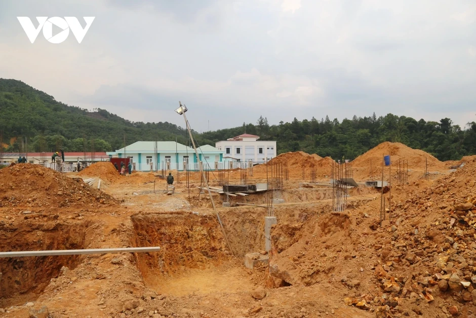 6 trường biên giới ở Đà Nẵng: Chỉ định thầu, “trải thảm” vẫn chậm tiến độ 6 trường biên giới ở Đà Nẵng: Chỉ định thầu, “trải thảm” vẫn chậm tiến độ