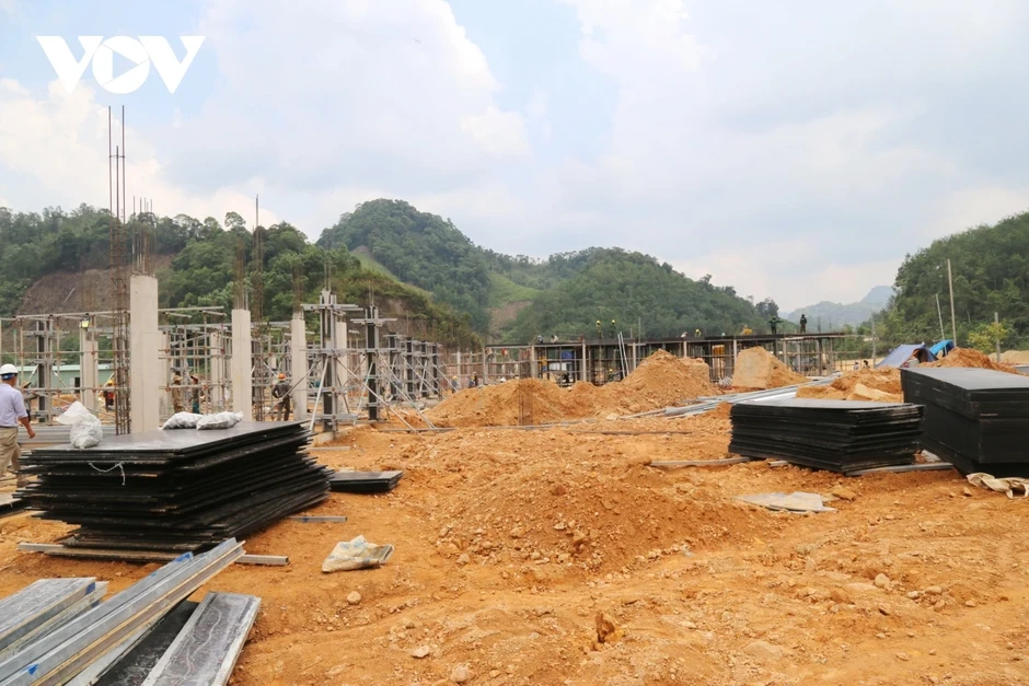 6 trường biên giới ở Đà Nẵng: Chỉ định thầu, “trải thảm” vẫn chậm tiến độ 6 trường biên giới ở Đà Nẵng: Chỉ định thầu, “trải thảm” vẫn chậm tiến độ
