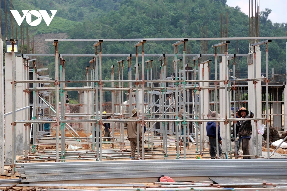 6 trường biên giới ở Đà Nẵng: Chỉ định thầu, “trải thảm” vẫn chậm tiến độ 6 trường biên giới ở Đà Nẵng: Chỉ định thầu, “trải thảm” vẫn chậm tiến độ