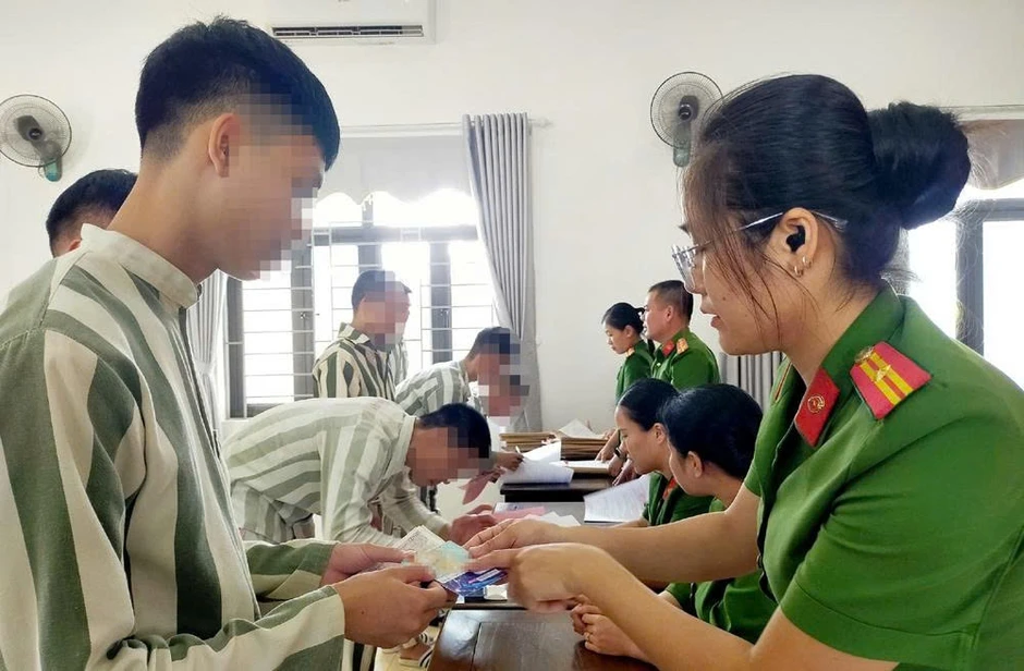 64 phạm nhân Trại giam Thanh Cẩm được đặc xá, mở cánh cửa trở về cộng đồng 64 phạm nhân Trại giam Thanh Cẩm được đặc xá, mở cánh cửa trở về cộng đồng