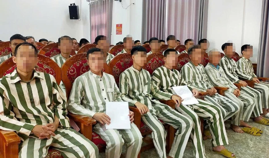 64 phạm nhân Trại giam Thanh Cẩm được đặc xá, mở cánh cửa trở về cộng đồng 64 phạm nhân Trại giam Thanh Cẩm được đặc xá, mở cánh cửa trở về cộng đồng