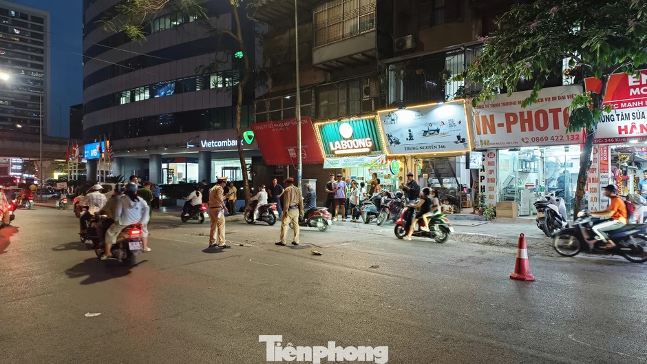7 ô tô va chạm dồn toa trên đường Kim Ngưu, Hà Nội 7 ô tô va chạm dồn toa trên đường Kim Ngưu, Hà Nội