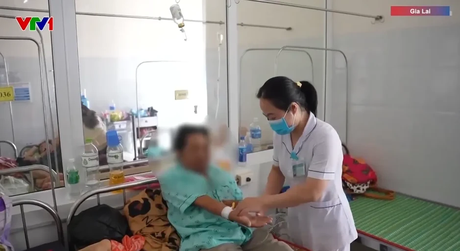 75 người nghi ngộ độc sau khi ăn bánh mì ở Gia Lai 75 người nghi ngộ độc sau khi ăn bánh mì ở Gia Lai