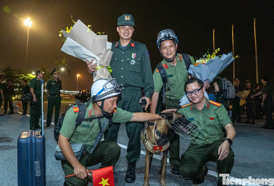 8 giờ giải cứu nạn nhân mắc kẹt trong ngôi nhà 8 tầng ở Venezuela 8 giờ giải cứu nạn nhân mắc kẹt trong ngôi nhà 8 tầng ở Venezuela