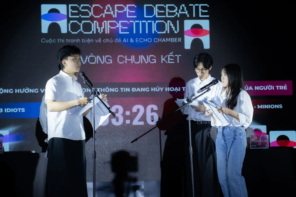 Ai đang điều khiển: Con người hay AI? Ai đang điều khiển: Con người hay AI?