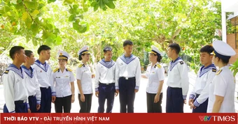 Ấm áp chuyến thăm và lắng nghe ước mơ của chiến sĩ Trường Sa