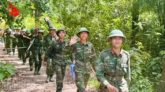Ấm áp tình quân-dân