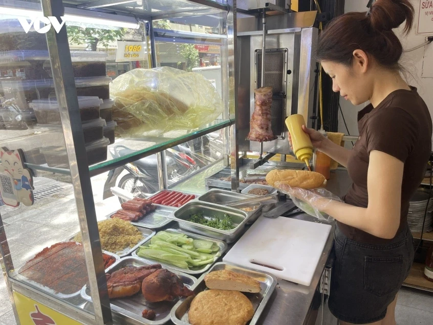 Ẩm thực đường phố: Sức hút khó cưỡng và những nỗi lo về an toàn thực phẩm Ẩm thực đường phố: Sức hút khó cưỡng và những nỗi lo về an toàn thực phẩm