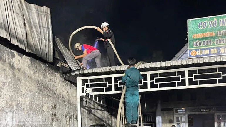 An Giang: Cháy nhà kho chứa thiết bị điện tử An Giang: Cháy nhà kho chứa thiết bị điện tử