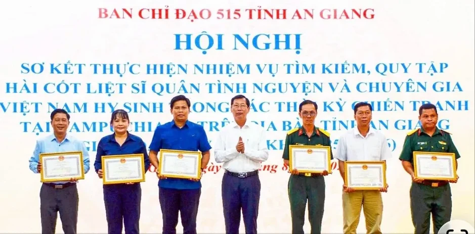 An Giang đã đưa 128 bộ hài cốt liệt sĩ hy sinh tại Campuchia về với đất mẹ An Giang đã đưa 128 bộ hài cốt liệt sĩ hy sinh tại Campuchia về với đất mẹ