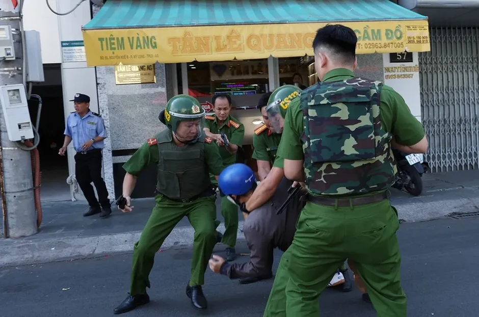An Giang: Diễn tập phòng, chống cướp tài sản tại ngân hàng An Giang: Diễn tập phòng, chống cướp tài sản tại ngân hàng