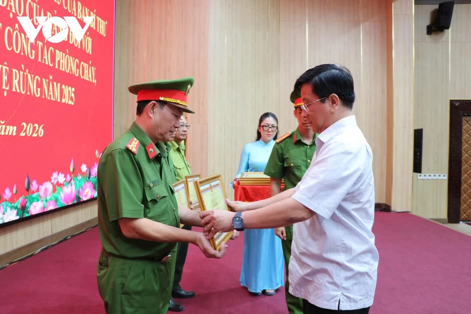 An Giang khen thưởng 29 tập thể, 46 cá nhân tham gia bảo vệ rừng năm 2025 An Giang khen thưởng 29 tập thể, 46 cá nhân tham gia bảo vệ rừng năm 2025