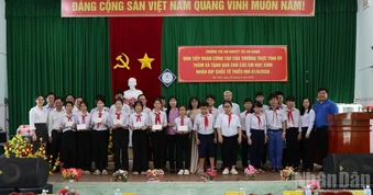 An Giang: Thăm và tặng quà học sinh Trường Trẻ em khuyết tật