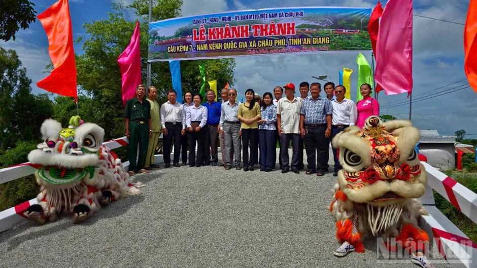 An Giang: Xã Châu Phú khánh thành cầu Kênh 7 từ nguồn xã hội hóa An Giang: Xã Châu Phú khánh thành cầu Kênh 7 từ nguồn xã hội hóa