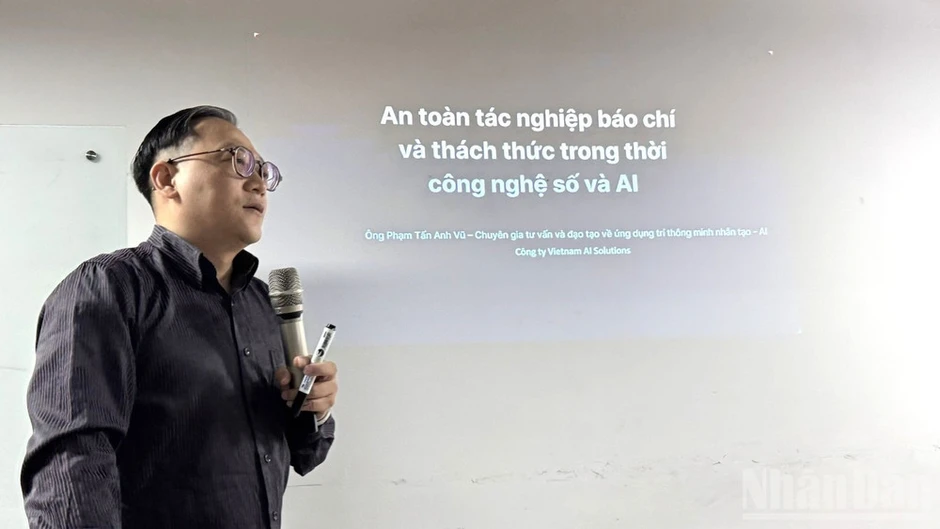 An toàn tác nghiệp của nhà báo và thách thức trong thời công nghệ số An toàn tác nghiệp của nhà báo và thách thức trong thời công nghệ số