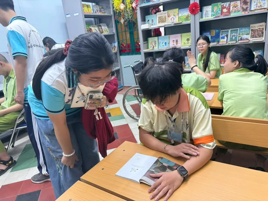 Ánh sáng tri thức: Hành trình gieo mầm từ Nam ra Bắc và những thư viện "sống" Ánh sáng tri thức: Hành trình gieo mầm từ Nam ra Bắc và những thư viện "sống"