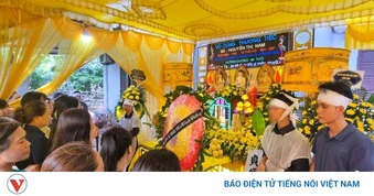 Anh trai ám ảnh nhớ lại khoảnh khắc bất lực giữ tay em gái giữa vịnh Lan Hạ