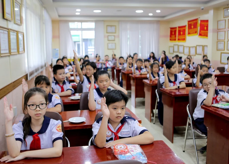 Áp lực tuyển sinh đầu cấp tại TP Hồ Chí Minh: Thiếu trường lớp, sĩ số tăng cao Áp lực tuyển sinh đầu cấp tại TP Hồ Chí Minh: Thiếu trường lớp, sĩ số tăng cao