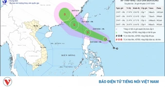 Áp thấp nhiệt đới gần Biển Đông có khả năng mạnh lên thành bão