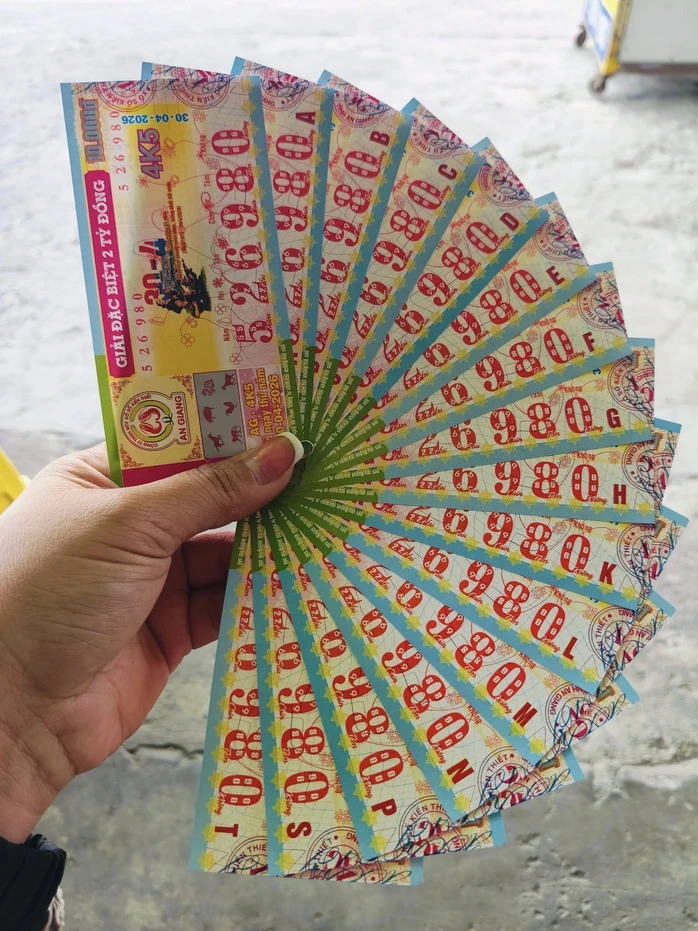 Ba giải độc đắc xổ số miền Nam cùng lộ diện vào chiều 30-4 Ba giải độc đắc xổ số miền Nam cùng lộ diện vào chiều 30-4