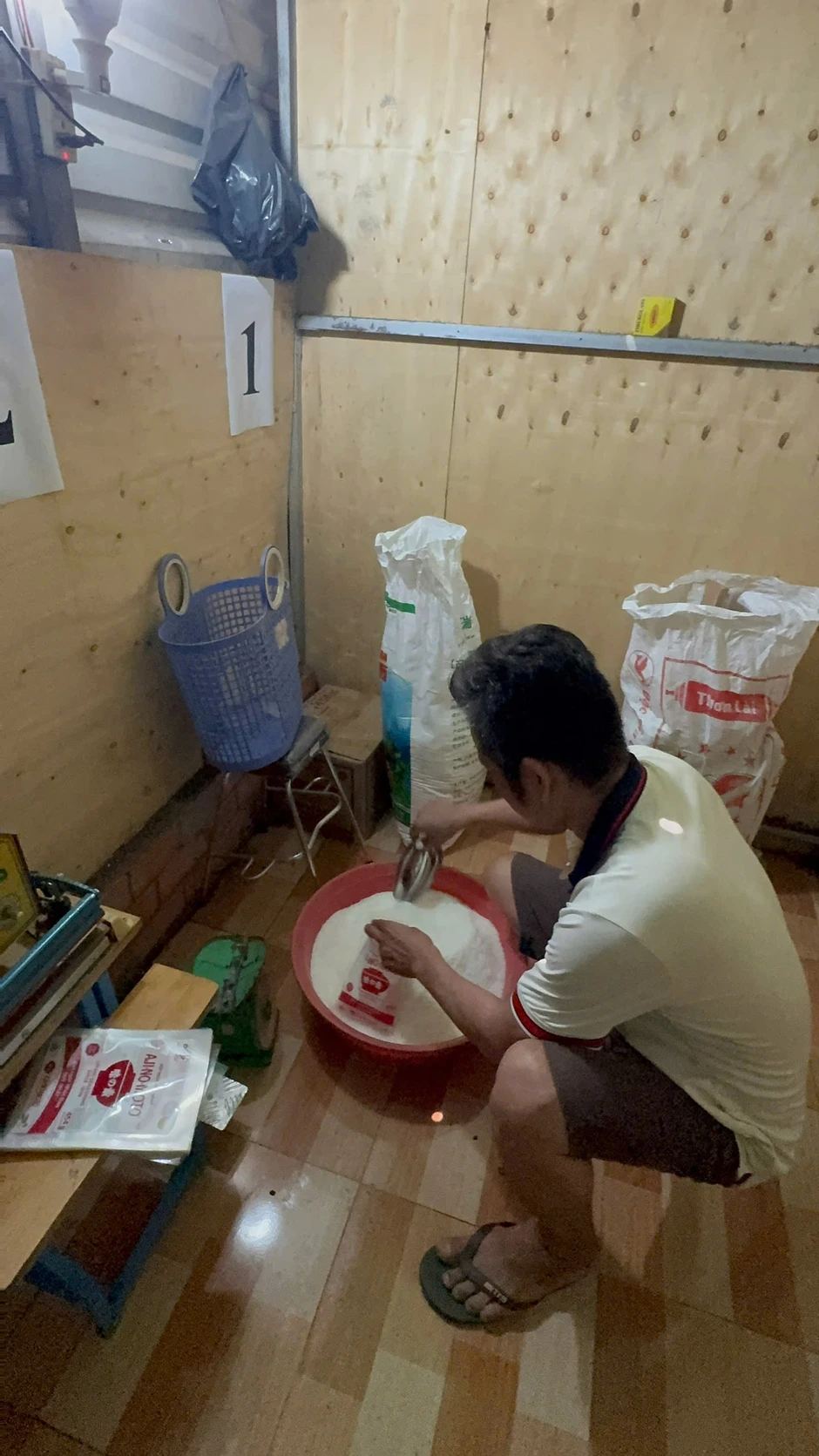 Bà trùm bột ngọt giả ở TPHCM điều hành đàn em hoạt động ra sao? Bà trùm bột ngọt giả ở TPHCM điều hành đàn em hoạt động ra sao?