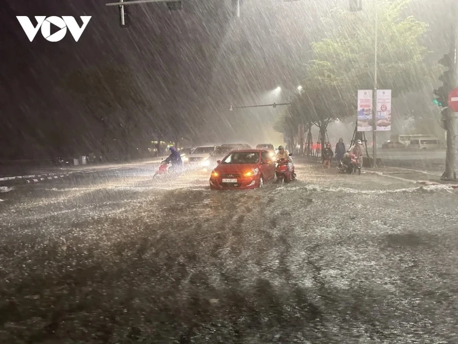Bắc Bộ sắp đón đợt mưa lớn, Trung Bộ tiếp tục nắng nóng gay gắt Bắc Bộ sắp đón đợt mưa lớn, Trung Bộ tiếp tục nắng nóng gay gắt