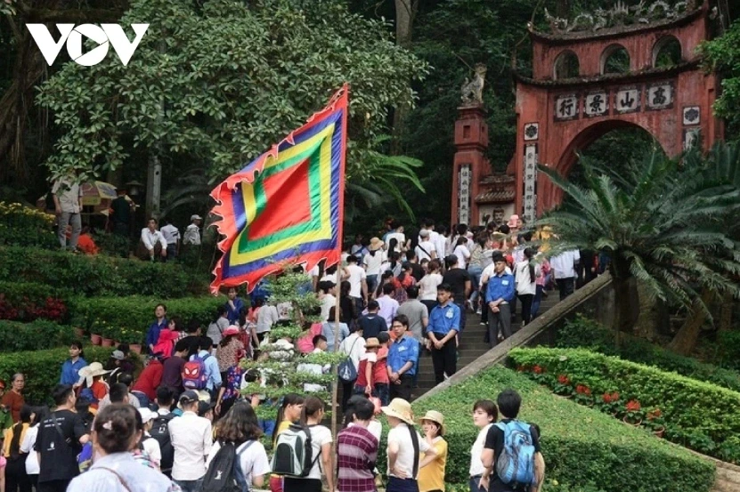 Bác bỏ thông tin hoán đổi ngày làm việc để nghỉ lễ Giỗ Tổ, 30/4 9 ngày Bác bỏ thông tin hoán đổi ngày làm việc để nghỉ lễ Giỗ Tổ, 30/4 9 ngày
