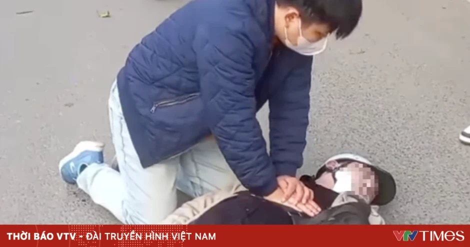 Bác sĩ kịp thời ép tim cứu sống nam thanh niên bị tai nạn giao thông Bác sĩ kịp thời ép tim cứu sống nam thanh niên bị tai nạn giao thông