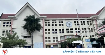 Bác sĩ phụ sản bị kỷ luật cảnh cáo vì "vòi vĩnh" tiền người nhà sản phụ