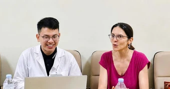 Bác sĩ trẻ nuôi hy vọng cho người bệnh ung thư