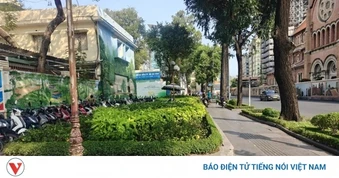 Bãi giữ xe Đường sách gây ùn ứ, TP.HCM tìm phương án di dời, thay thế