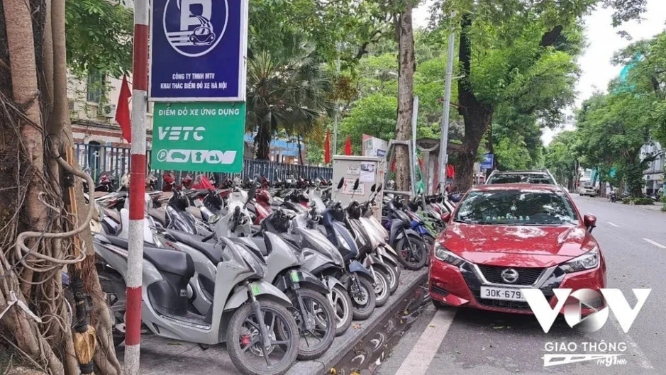 Bãi giữ xe Hà Nội chạy đua trước giờ “không tiền mặt” Bãi giữ xe Hà Nội chạy đua trước giờ “không tiền mặt”