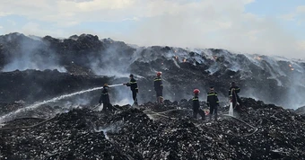 Bãi rác lớn nhất Quảng Ngãi cháy hơn 1 ngày chưa tắt, khẩn trương quan trắc không khí
