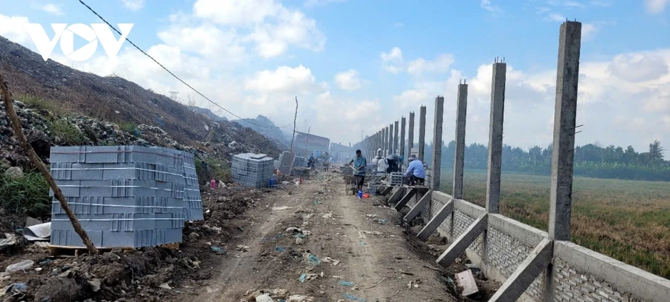Bãi rác Long Chánh (Đồng Tháp) ô nhiễm, người dân mòn mỏi chờ giải pháp