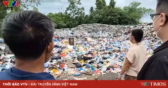 Bãi rác quá tải gần sông ở Phú Thọ gây ô nhiễm
