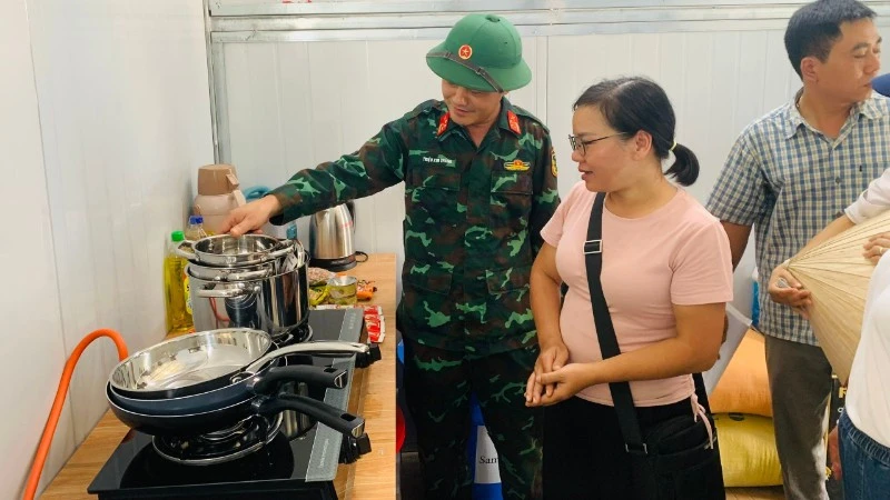 Bàn giao 7 căn nhà đầu tiên cho các hộ dân vùng lũ Mường Than
