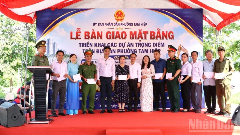 Bàn giao mặt bằng 3 dự án trọng điểm ở Đồng Nai Bàn giao mặt bằng 3 dự án trọng điểm ở Đồng Nai