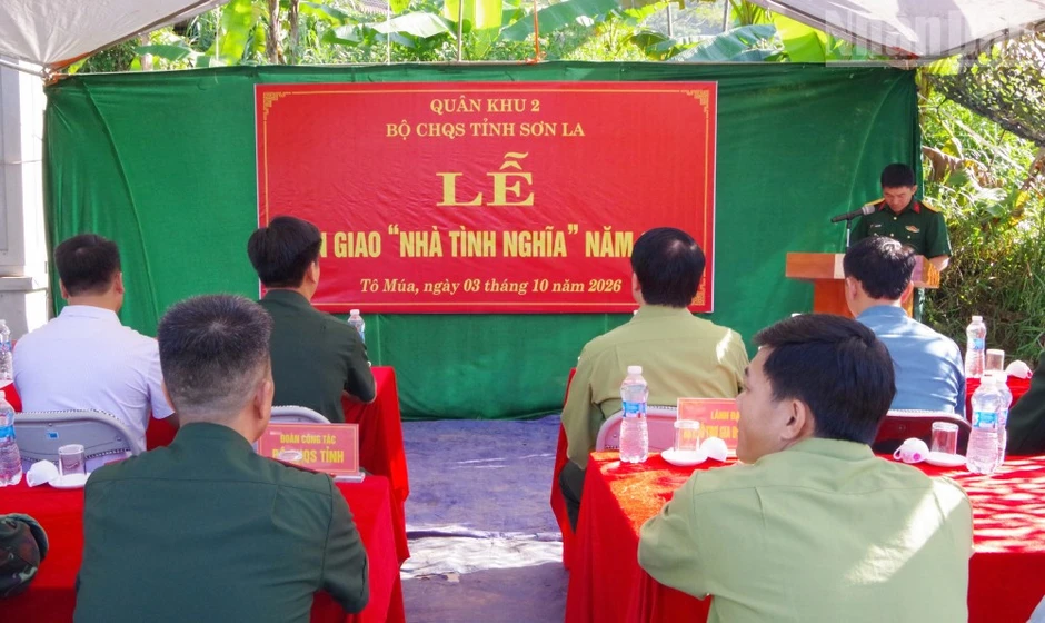 Bàn giao nhà tình nghĩa tặng thân nhân liệt sĩ tại Sơn La
