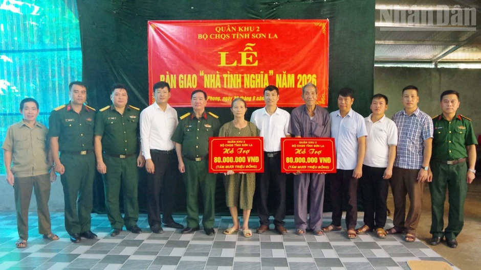 Bàn giao nhà tình nghĩa tặng thân nhân liệt sĩ tại Sơn La