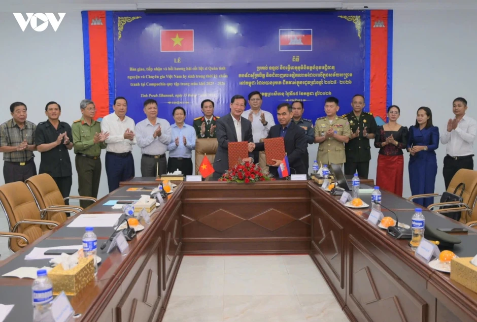 Bàn giao, tiếp nhận hài cốt liệt sĩ quân tình nguyện và chuyên gia Việt Nam Bàn giao, tiếp nhận hài cốt liệt sĩ quân tình nguyện và chuyên gia Việt Nam