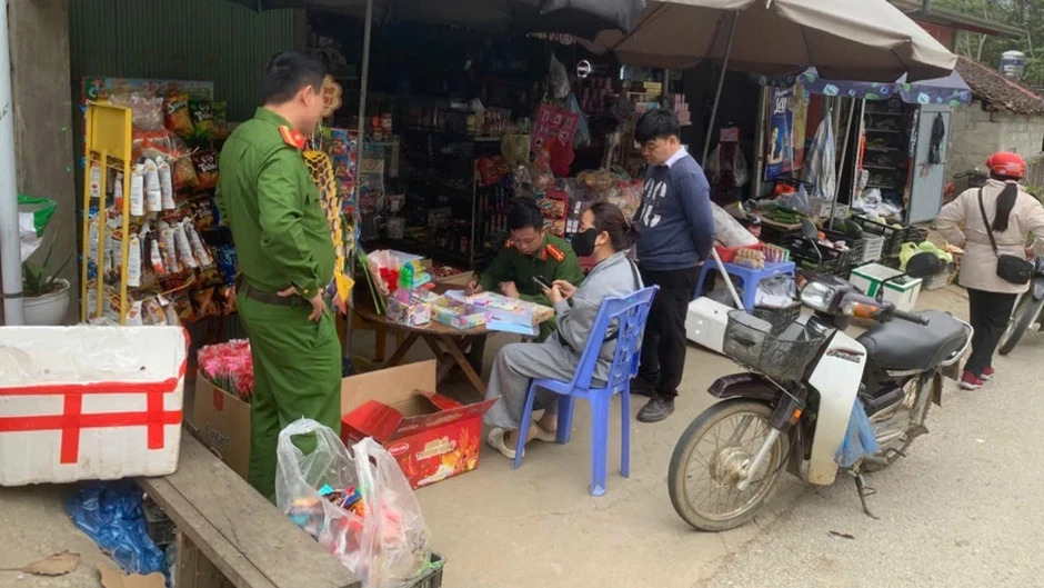 Bán súng nhựa không rõ nguồn gốc, chủ tạp hóa bị phạt