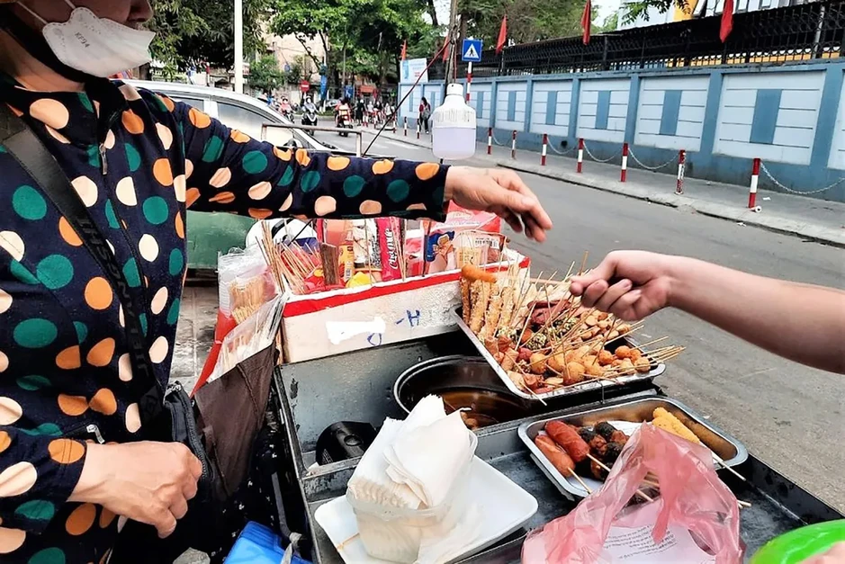 Bán thực phẩm không an toàn cho trẻ em bị phạt tới 40 triệu đồng
