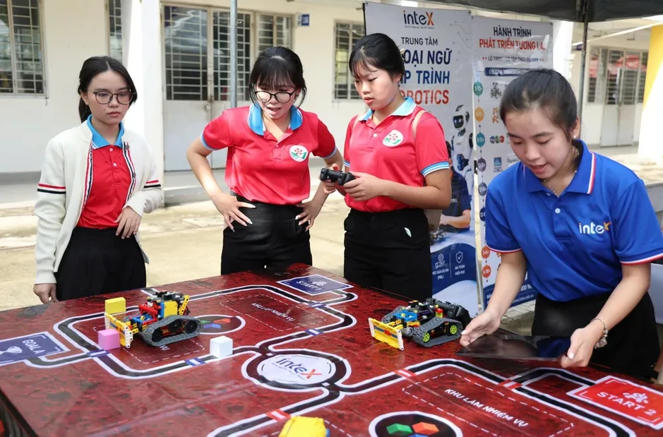 Bạn trẻ trải nghiệm công nghệ, lan tỏa lối sống xanh Bạn trẻ trải nghiệm công nghệ, lan tỏa lối sống xanh