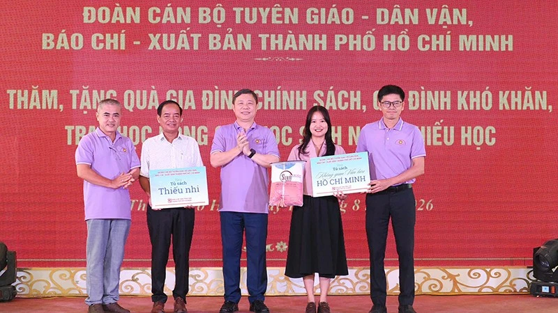 Ban Tuyên giáo và Dân vận Thành ủy Thành phố Hồ Chí Minh tổ chức chương trình về nguồn “Hành trình tri ân - Về miền đất lửa” Ban Tuyên giáo và Dân vận Thành ủy Thành phố Hồ Chí Minh tổ chức chương trình về nguồn “Hành trình tri ân - Về miền đất lửa”