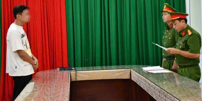 Bán vé số dạo trên xe 3 bánh, người phụ nữ bị tông tử vong Bán vé số dạo trên xe 3 bánh, người phụ nữ bị tông tử vong