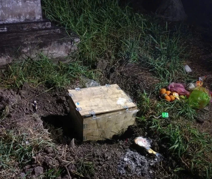 Bàng hoàng phát hiện thi thể bé trai sơ sinh trong thùng gỗ Bàng hoàng phát hiện thi thể bé trai sơ sinh trong thùng gỗ
