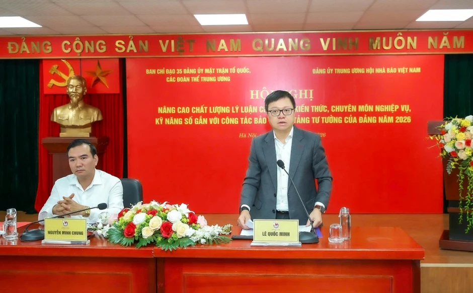 Báo chí chính thống phải 'giành lại thế chủ động' trên không gian mạng Báo chí chính thống phải 'giành lại thế chủ động' trên không gian mạng
