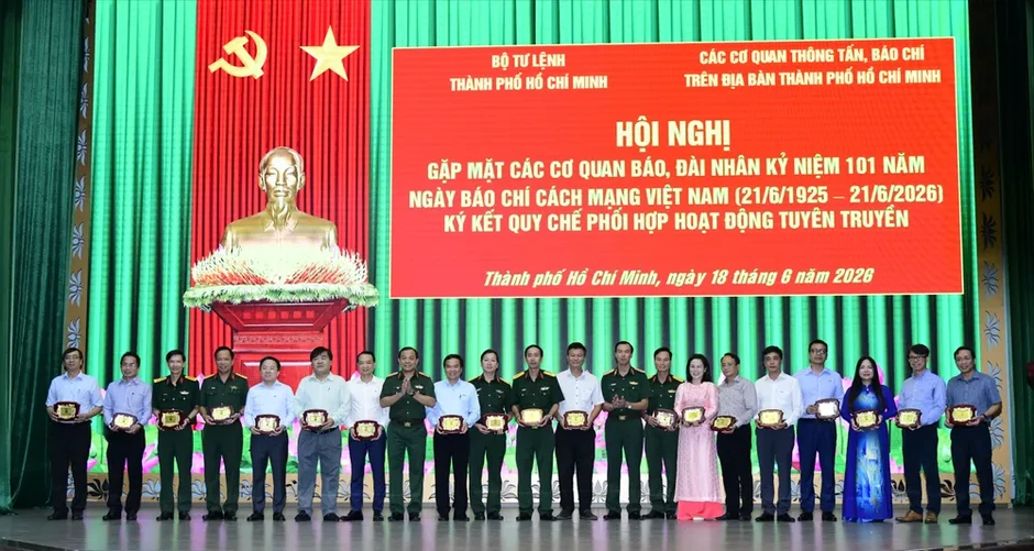 Báo chí đồng hành cùng lực lượng vũ trang TPHCM Báo chí đồng hành cùng lực lượng vũ trang TPHCM